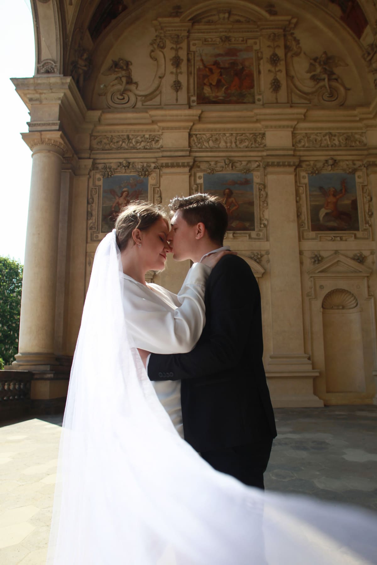 Wedding couple kissing in Prague
